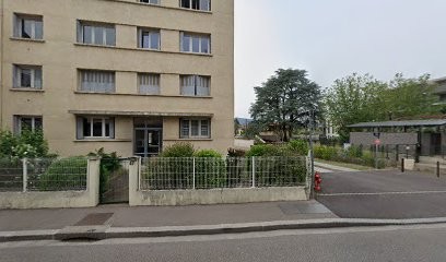 Nadia Tebourski psychanalyste et naturopathe, Psychanalyste à Caluire-et-Cuire