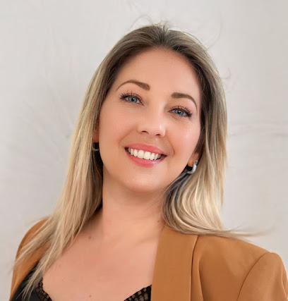 Marine Mungan – Thérapeute & Coach De Couple | Infidélité & Résolution De Crise Psychothérapeute à Marseille 13