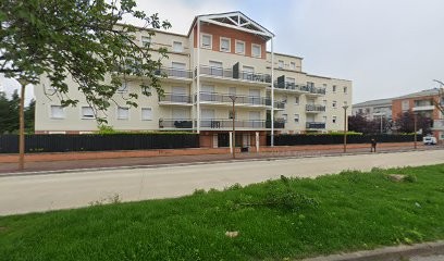 JASMINE ALTAKARLI, Psychologue à Courcouronnes