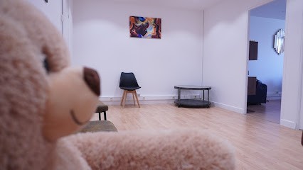 Loubna Icherqaouine, Psychologue à Évry