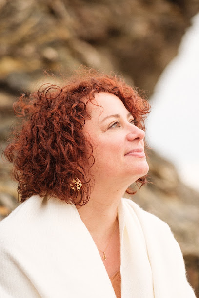 Laure Besseval-Sophrologue-Consultante Design Humain-Enfants-Adultes-Challans-Vendee-85-Stress-Gestion Émotions-Lacher Prise Psychothérapeute à Challans