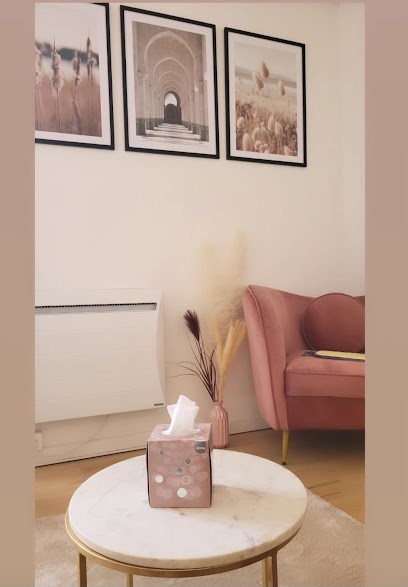 Hoda EZZAKHRAFI, Psychologue au Perreux-sur-Marne