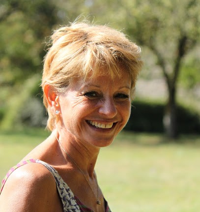 Rosemonde Alivési | Sophro-analyste| Psychothérapies brèves | Numérologie | Psychogénéalogie, Psychothérapeute à Saint-Pierre-du-Mont