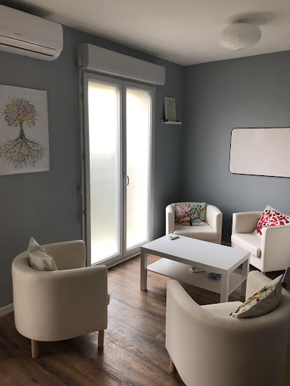 Claire MATTEI thérapeute de couple, familiale et individuelle. Educatrice spécialisée de formation, Psychothérapeute à Drap