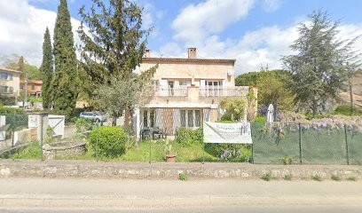 PENNER-CABOURG Mélia, psychopraticienne, éducatrice spécialisée, thérapie familiale, parentalité, Médiation animale, Psychothérapeute à Valbonne