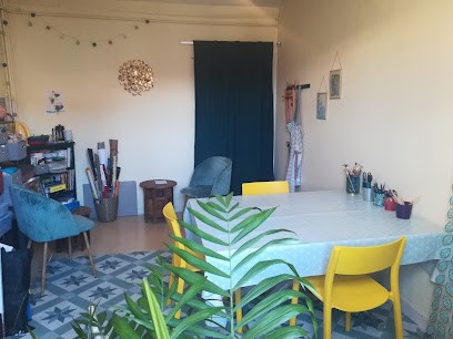 Elodie Navarro Art-thérapie Ateliers Formation Tarare Villeurbanne, Psychothérapeute à Tarare