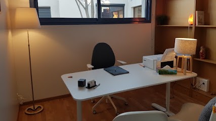 Alexane HENNI - Psychologue Clinicienne - Massage Sensitif - Centre Médical Châtaigne, Psychologue à Hérépian