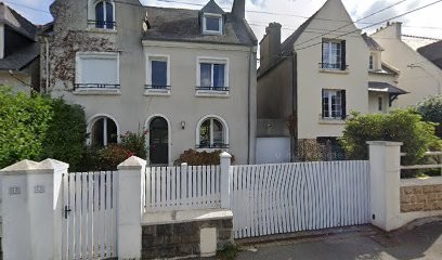 Amira Avril, Psychologue du travail, Psychologue à Plougastel-Daoulas