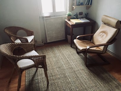 Chloé Pesnot psychologue clinicienne et praticienne EMDR, Psychologue à Montferrier