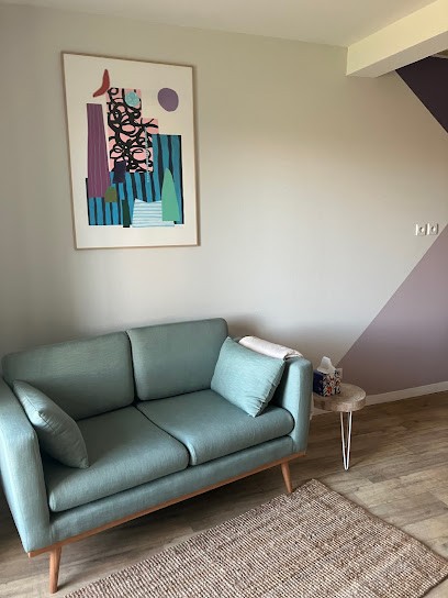 Julie Menez, Psychologue, Hypnothérapeute, Psychologue à Loperhet