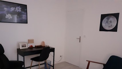 Sarah Eddahbi, Psychologue à Pontoise